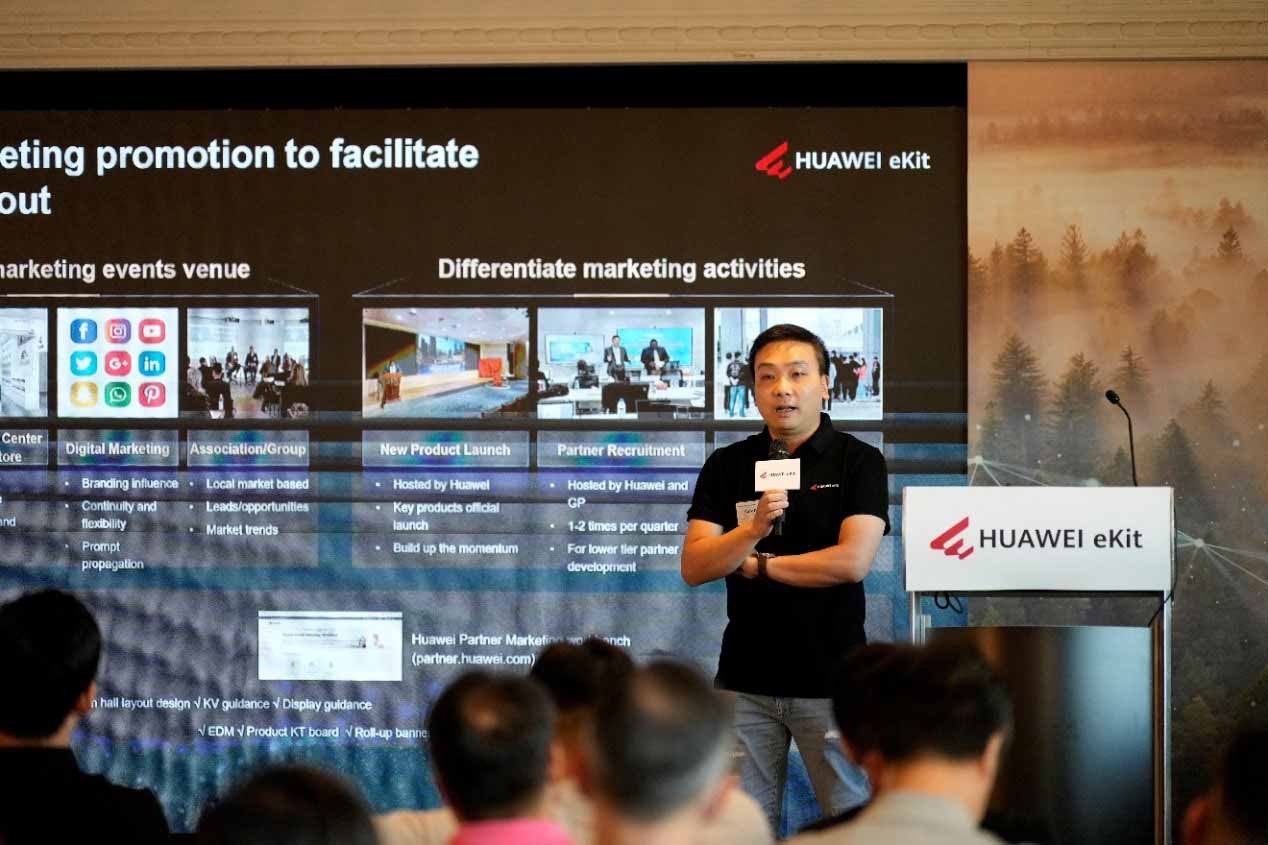 Mr. Gary Fung, Senior Solution Architect (HCIE R&S) of Huawei Hong Kong Enterprise Business Group